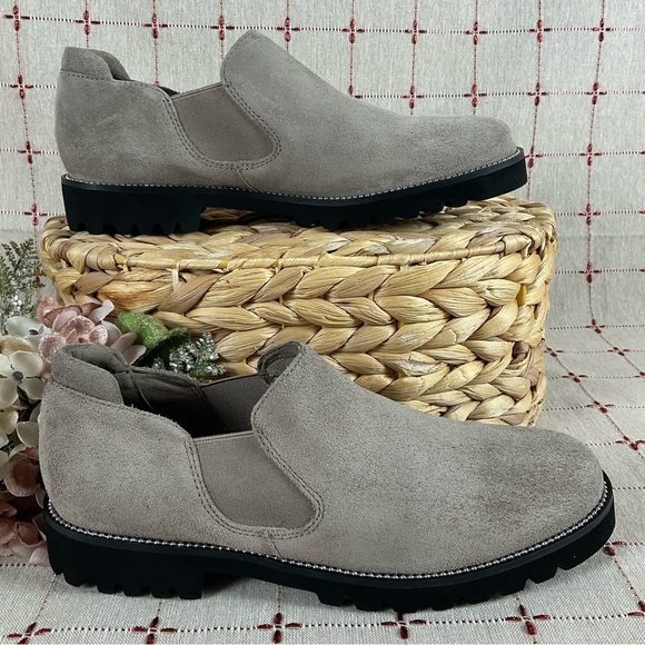 Blondo “Robin” Waterproof Beige Suede Flats Women’s Size 6 NWOT B6735 MSH - Picture 7 of 11